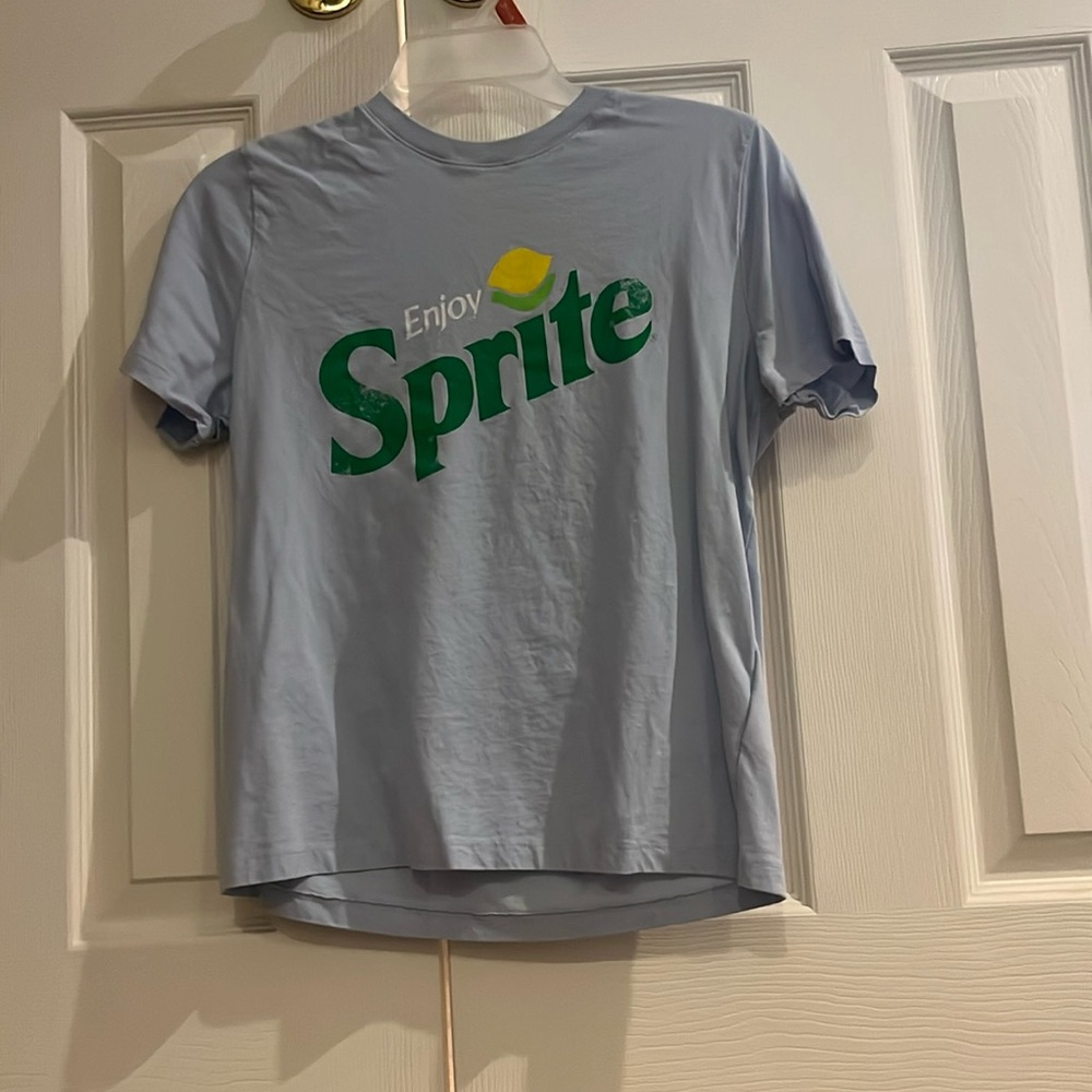 H&M GRAPHIC TEE!